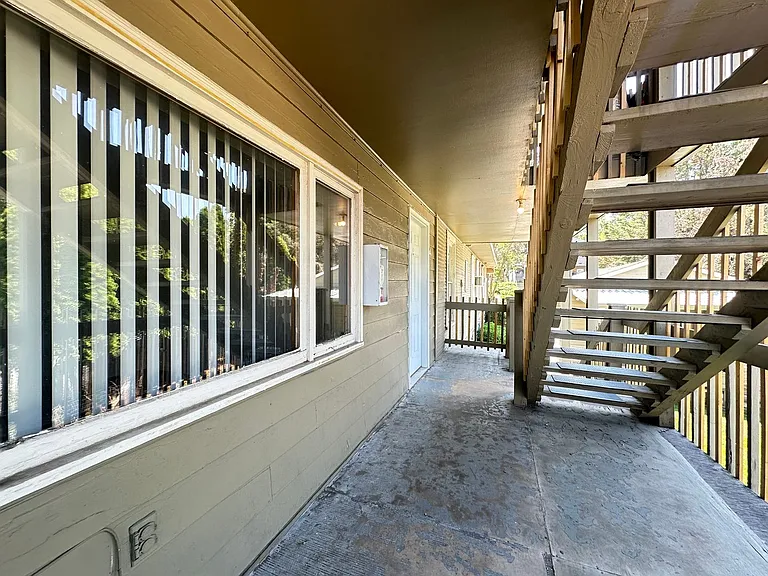 1818 West 8th — Photo 15