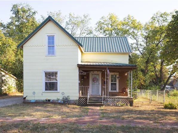 313 W 2nd St, Cherryvale, KS 67335