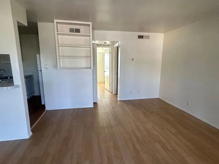 Oak Park Apartments — Photo 31