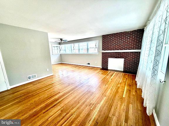 4th image of 10128 Dallas Ave