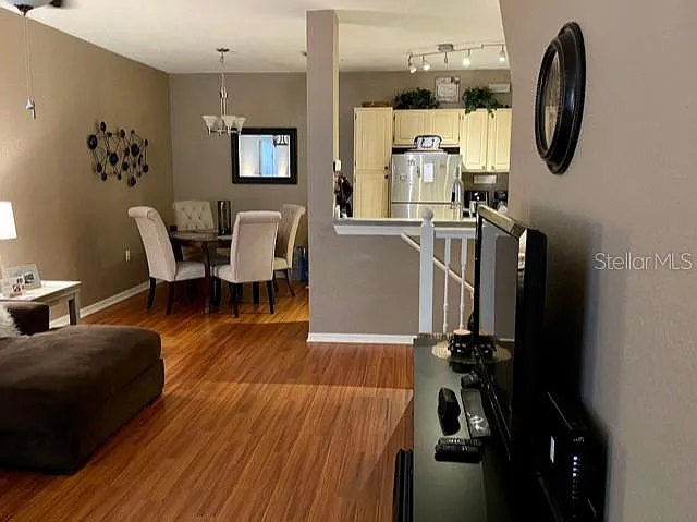 1 bed, 1.0 bath, 896 sqft, $1,495 — Photo 3