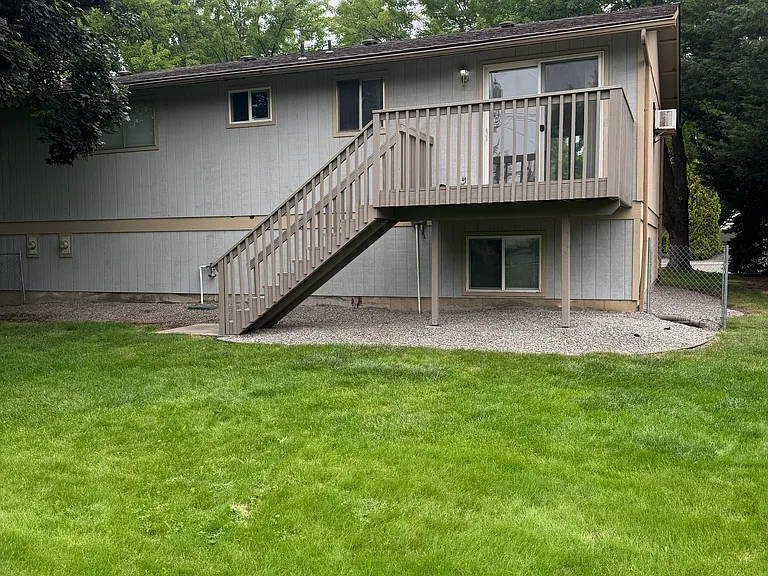 10612 E 32nd Ave — Photo 3