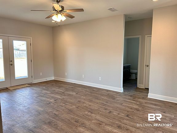 4th image of 22695 Ridgewood Dr