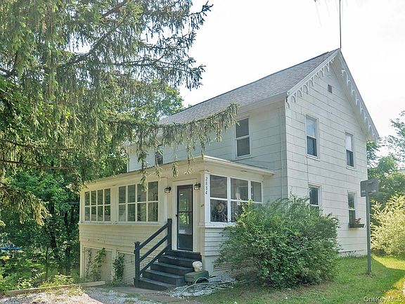2nd image of 2884 Atlantic Avenue