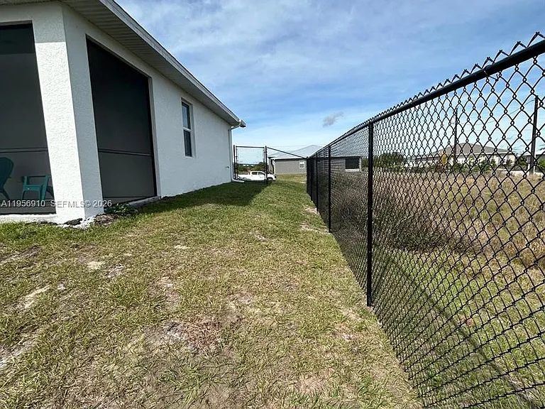 413 Akin Pl — Photo 6