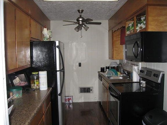 5th image of 109 Glade St