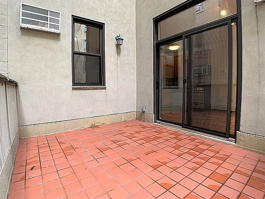 4th image of 250 W 105th St #6L