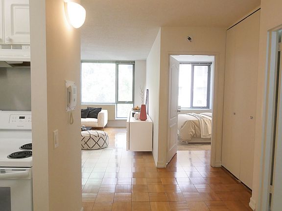 3rd image of 321 W 54th St APT 515