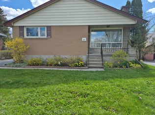 12 Campbell Cres, Kingston, ON K7M 1Z5