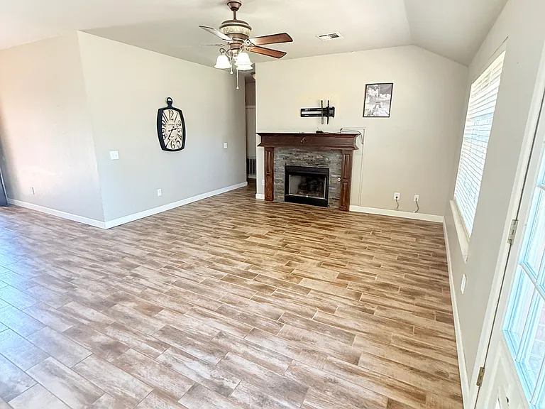 1801 Brittany Ln — Photo 13