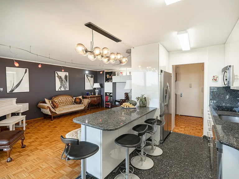 200 Winston Dr #718 — Photo 5