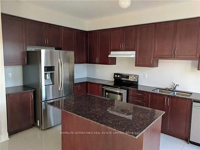 34 Lowther Ave — Photo 2