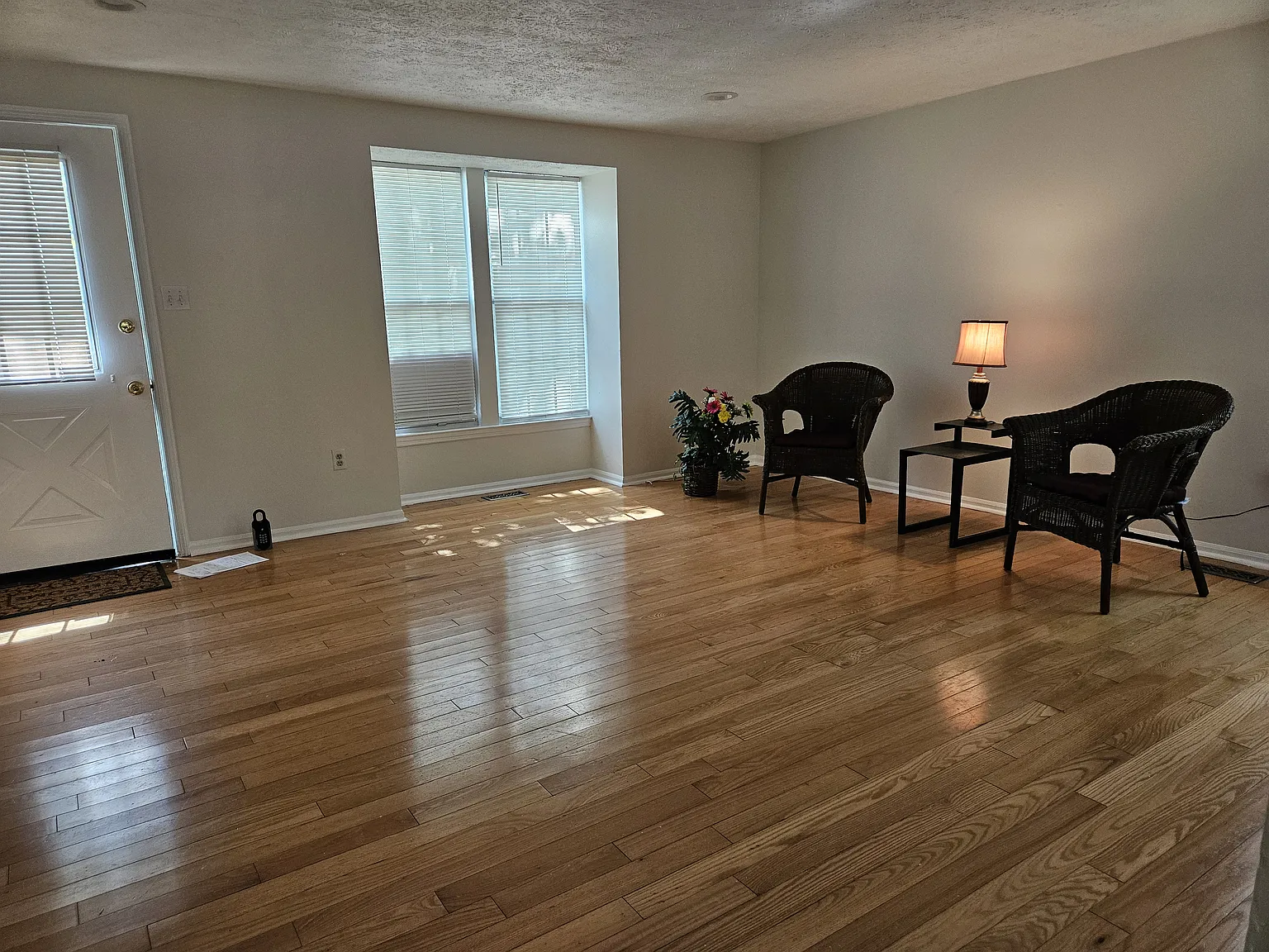 3 bed, 1720 sqft, $2,450 — Photo 4