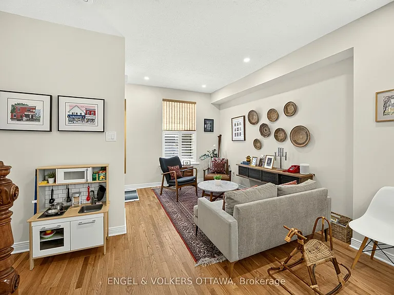 68 Lorne Ave — Photo 8