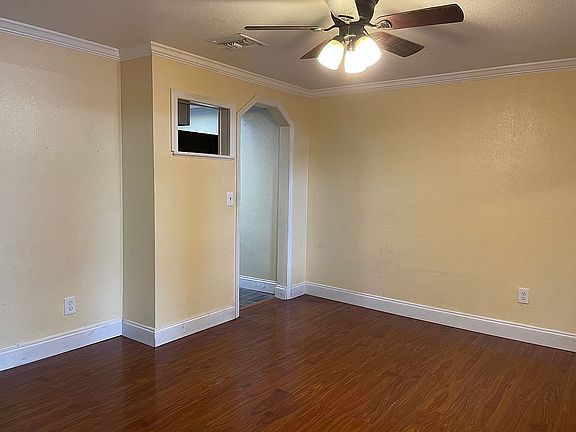 4th image of 1377 S Martin Luther King Jr Ave