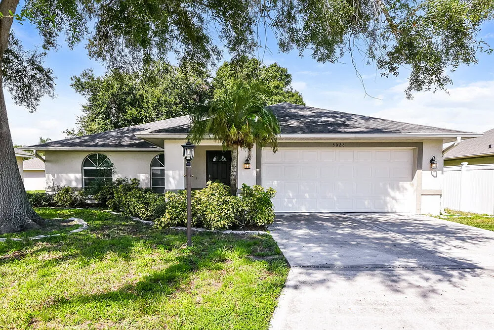 3 bed, 2.0 bath, 1609 sqft, $2,435 — Photo 1