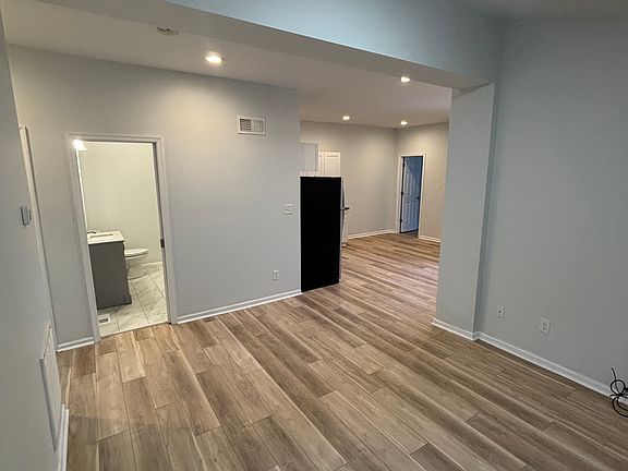 4th image of 304 Holmes Rd #A