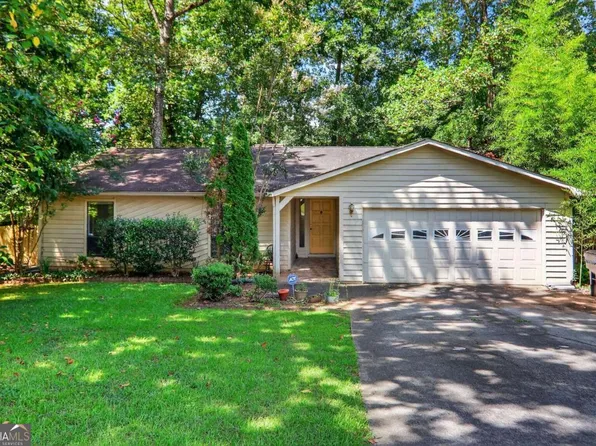 1060 Park Forest Dr NW, Lilburn, GA 30047