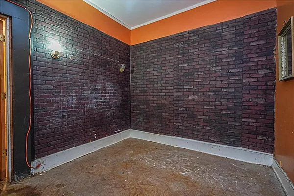 Sold by Remax Edge | media 19