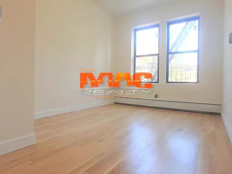 2242 27th St #1R — Photo 1