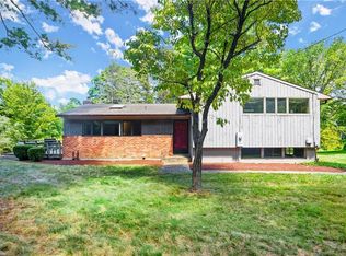 11 Bennetts Farm Rd, Ridgefield, CT 06877