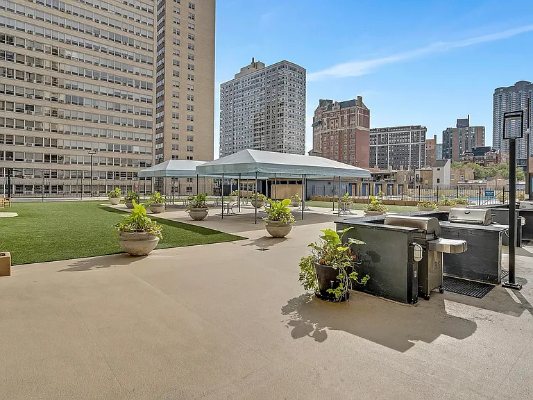 655 W Irving Park Rd #5305 — Photo 25