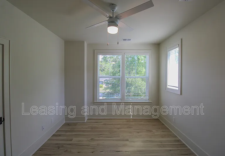 3633 Happyland Blvd — Photo 32