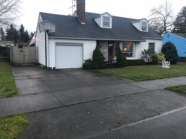 2nd image of 12348 SE Salmon St