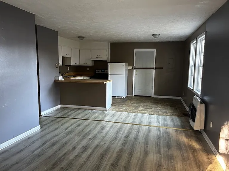 706 Wren St — Photo 2