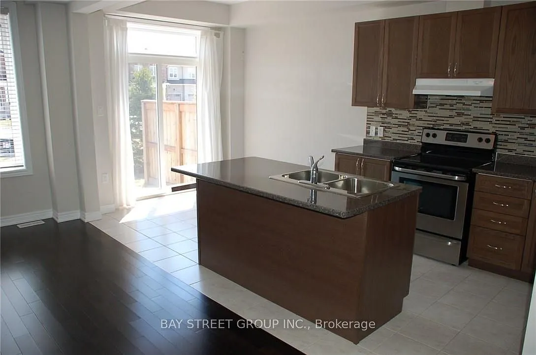 3 bed, $2,950 — Photo 4