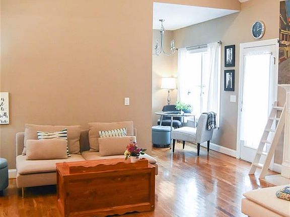 5th image of 307 Ashton Dr NE