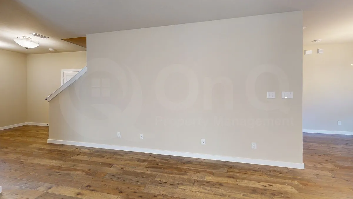 3 bed, 3.0 bath, 1721 sqft, $2,300 — Photo 4