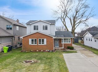 38238 Huron Pointe Dr, Harrison Township, MI