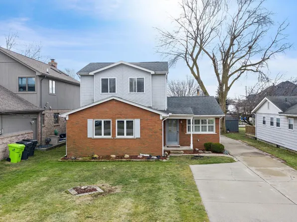 38238 Huron Pointe Dr, Harrison Township, MI 48045