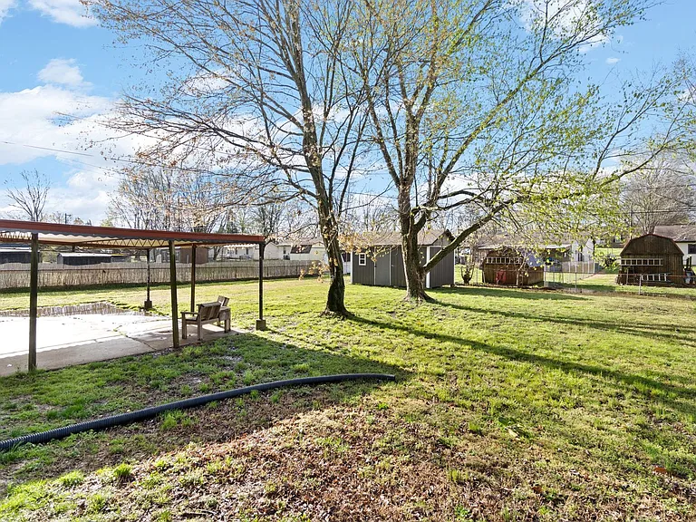 110 Rainbow St — Photo 29