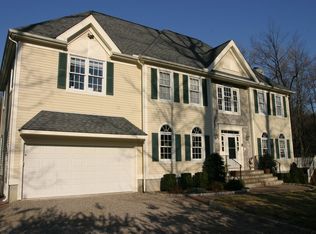 9 Leslie Ln, Norwalk, CT 06850
