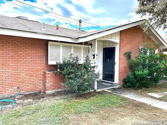 3rd image of 414 MARQUIS LN