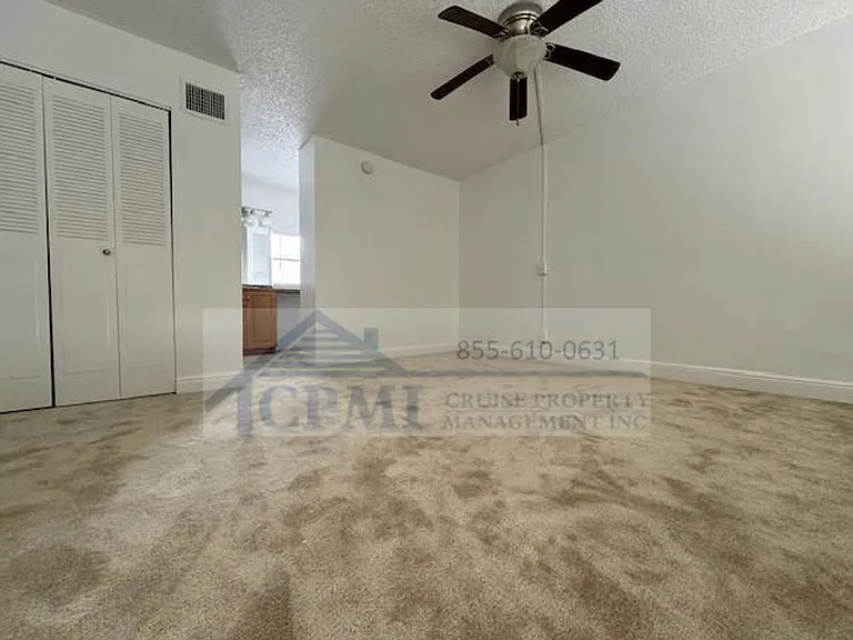 2930 Forest Hills Blvd — Photo 39
