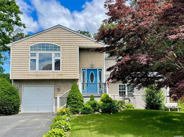 3 Waldorf Drive, Shirley, NY 11967