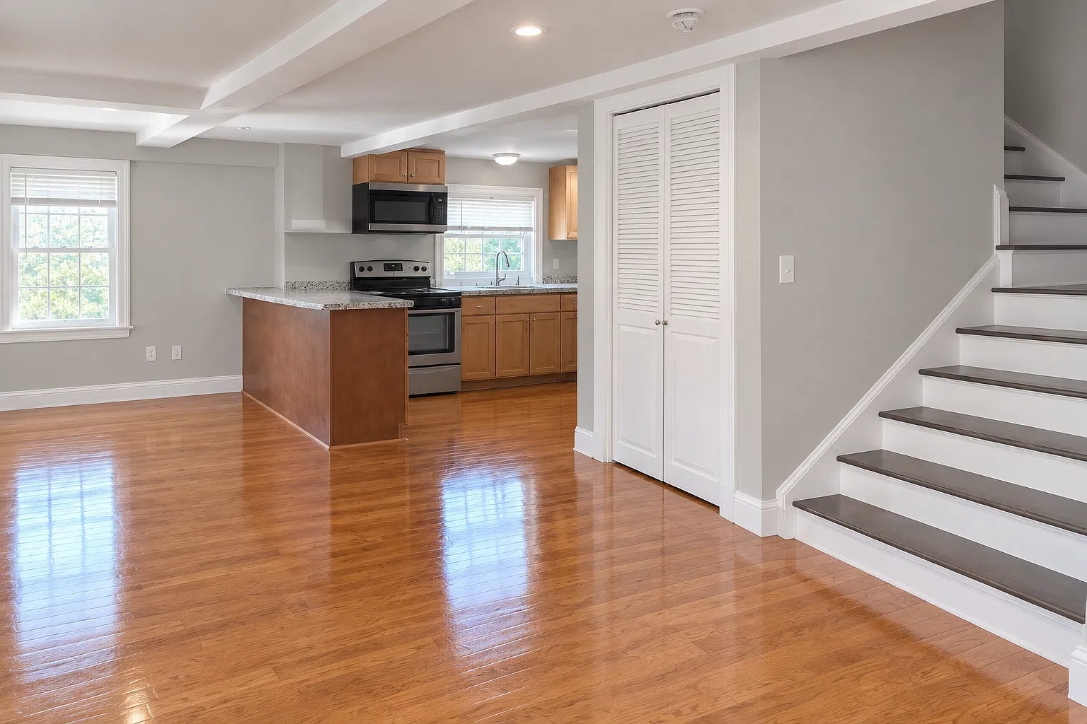 4 bed, $4,000 — Photo 2
