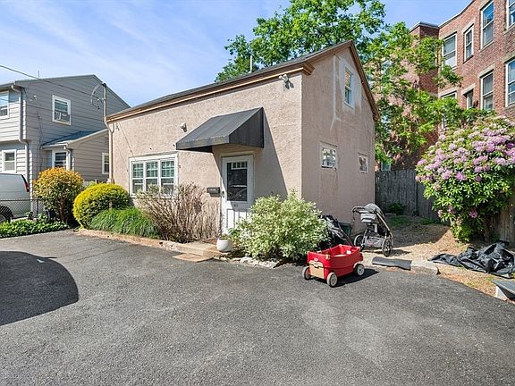 4th image of 401 Essex St