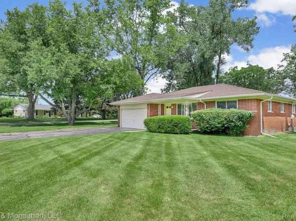 1901 Kemp Rd, Bloomfield Hills, MI 48302