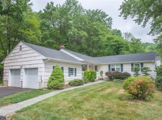 10 Rickland Dr, Randolph, NJ 07869