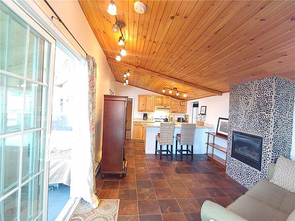4th image of 7387 E Bluff Dr