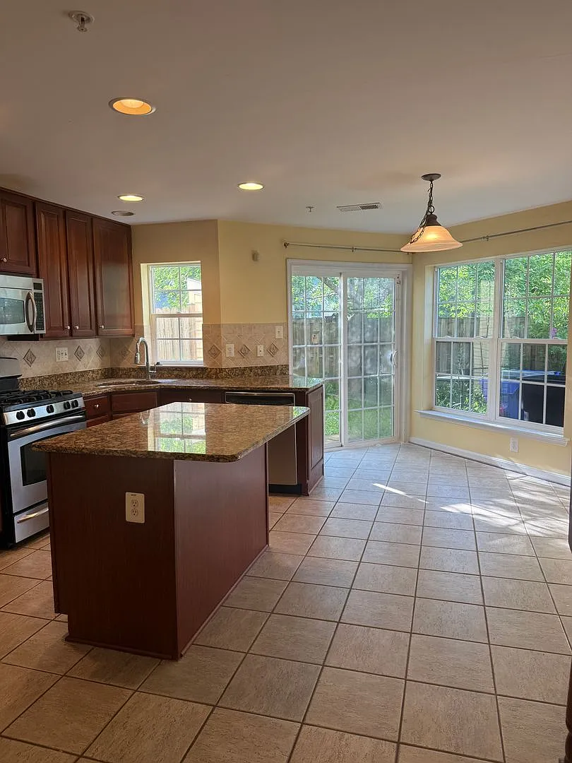 Updated Townhouse in Ballenger Creek — Photo 3