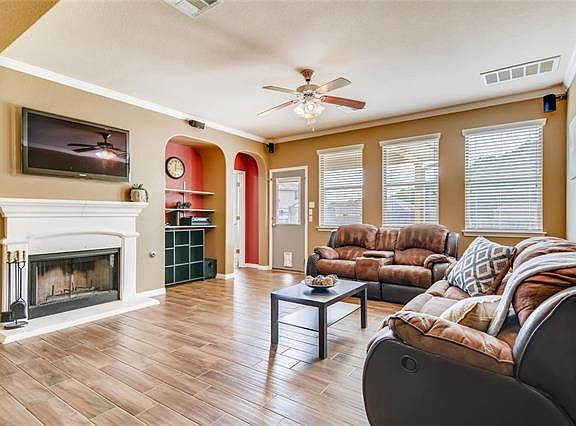3rd image of 1029 Sussex Way