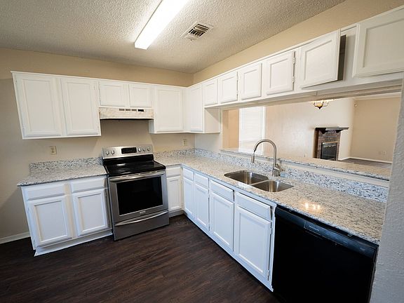 2nd image of 210 Spanish Moss Dr