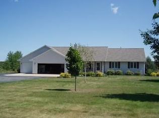 2464 Sunny Brook Dr, Green Bay, WI 54313