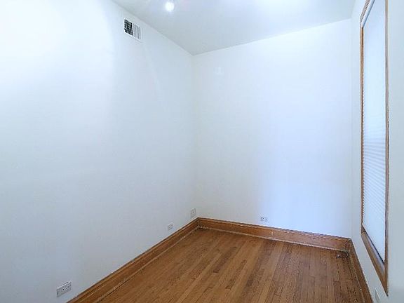 4th image of 2871 N Milwaukee Ave #2