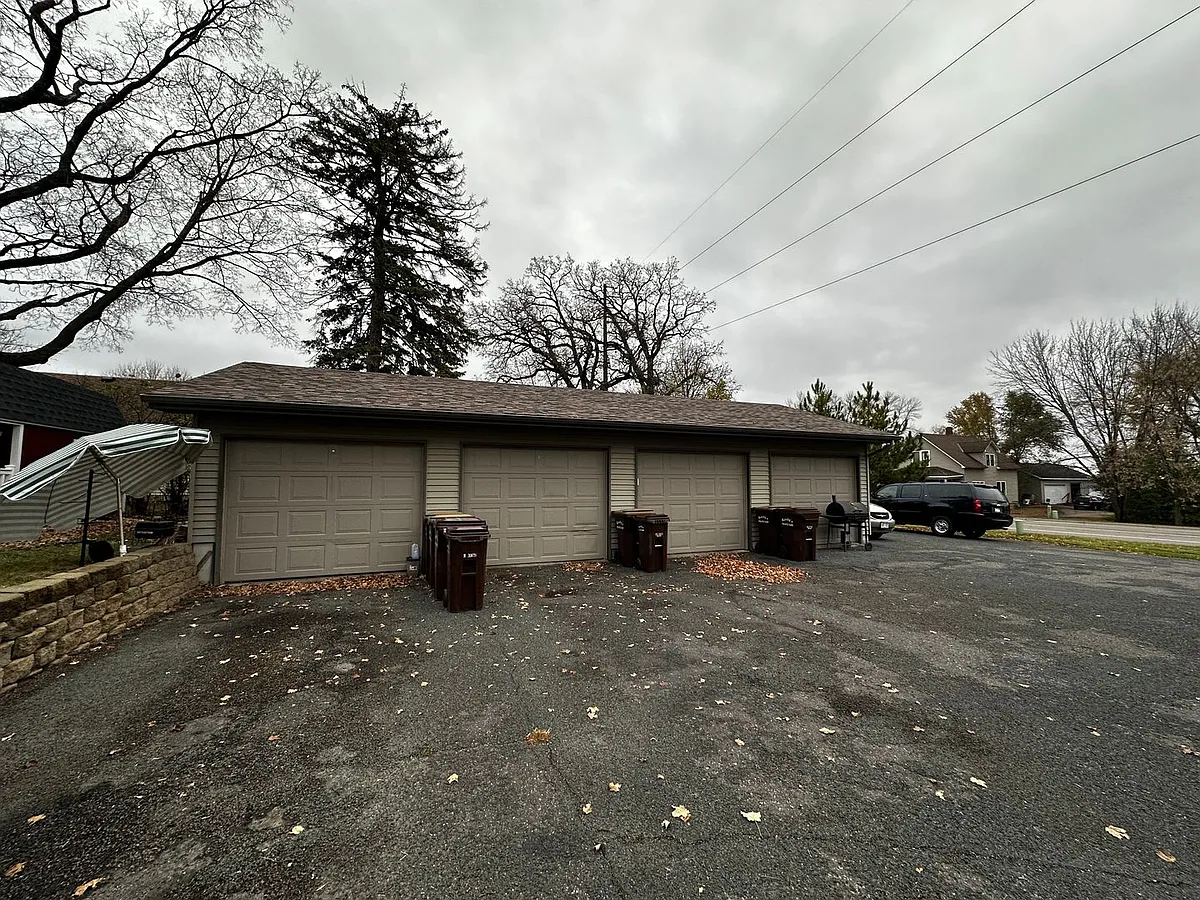Building Photo - 804 6th Ave NE #2